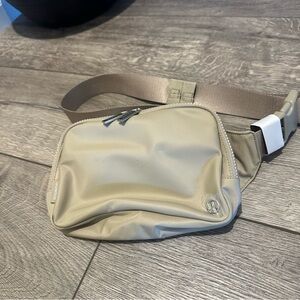 NWT - Lululemon Everywhere Belt Bag Large 2L